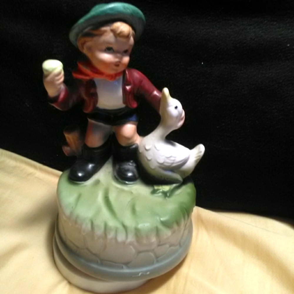VINTAGE JAPAN MADE Charming Figurine of Boy with Goose  WIND UP WORKS,BUT SLOWLY